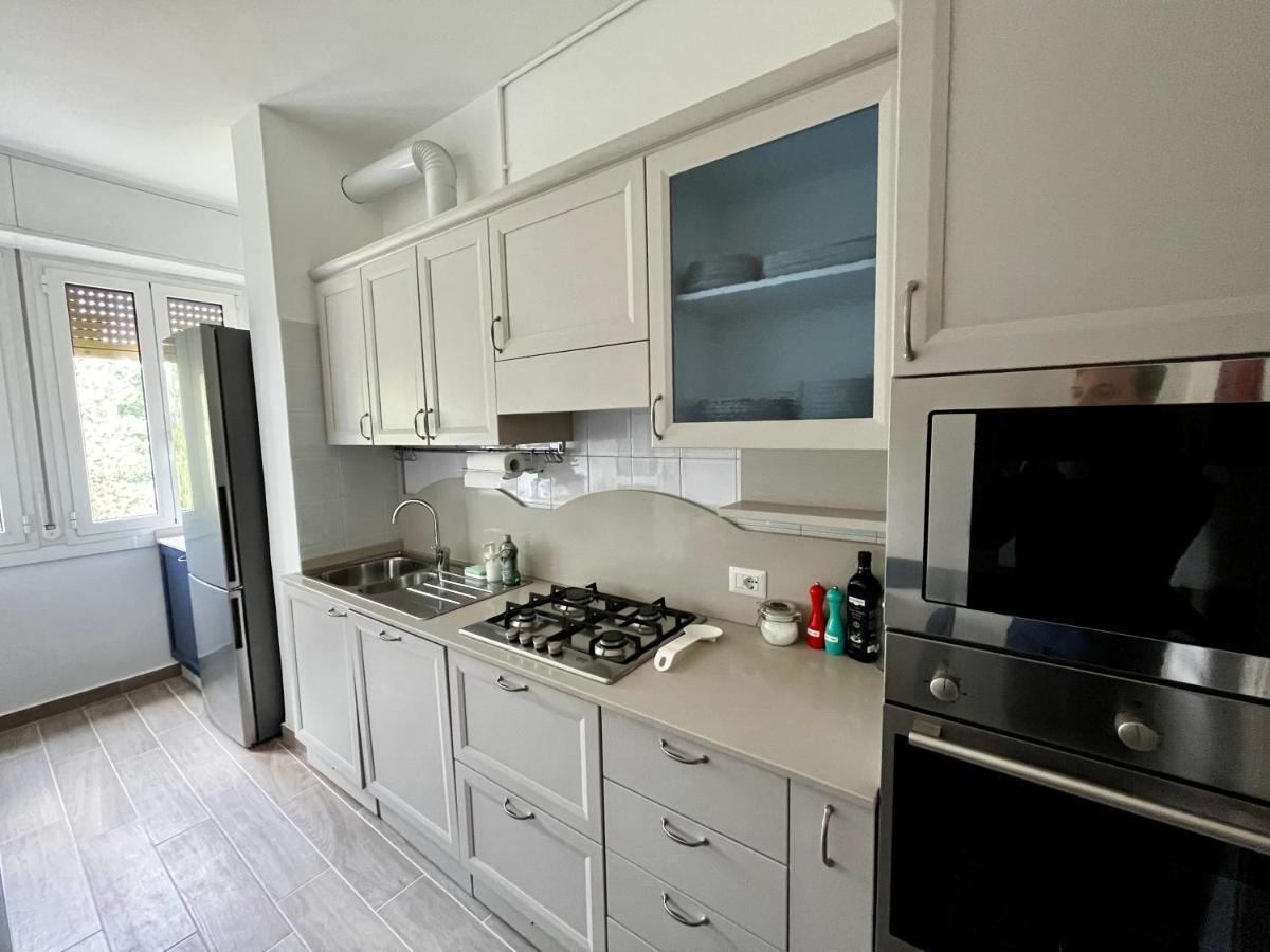 The Bright Place: Wide And Modern In Apartment Mailand